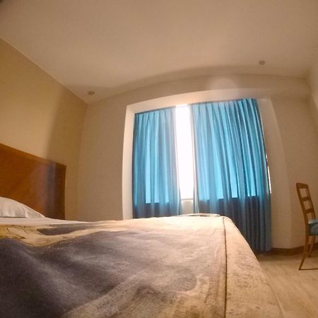 Hotel Esencia Suites Лима Екстериор снимка