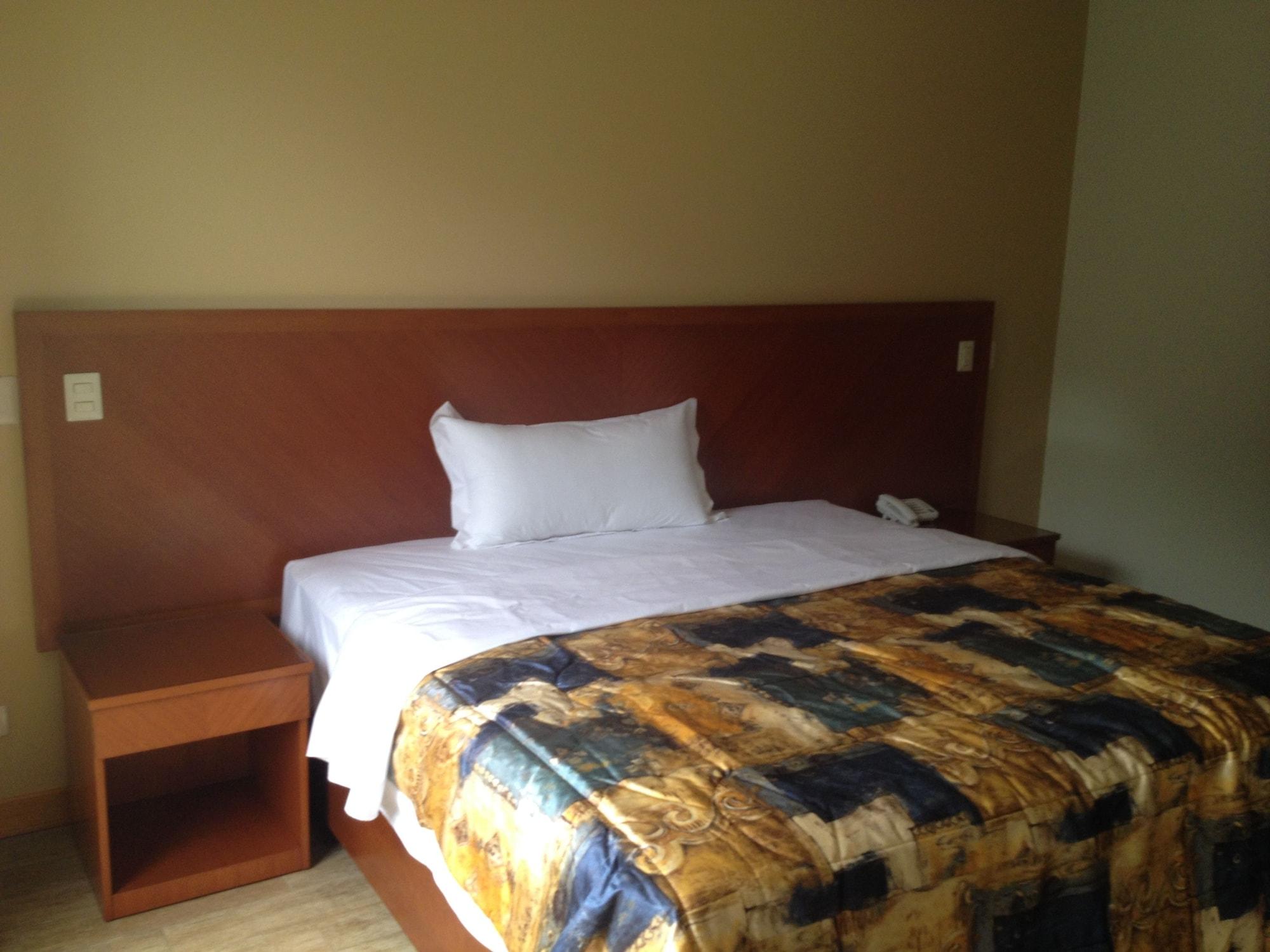 Hotel Esencia Suites Лима Екстериор снимка