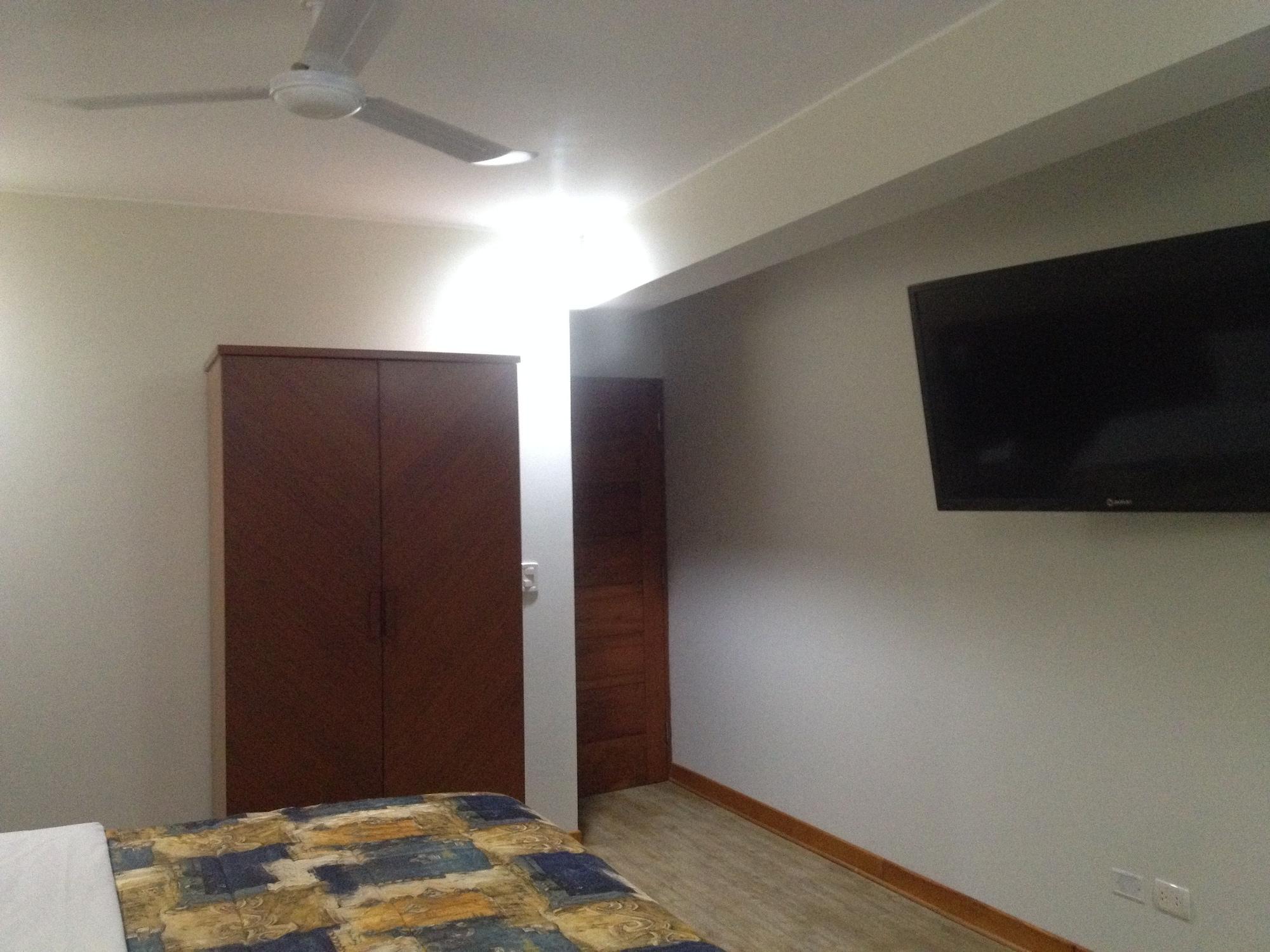Hotel Esencia Suites Лима Екстериор снимка