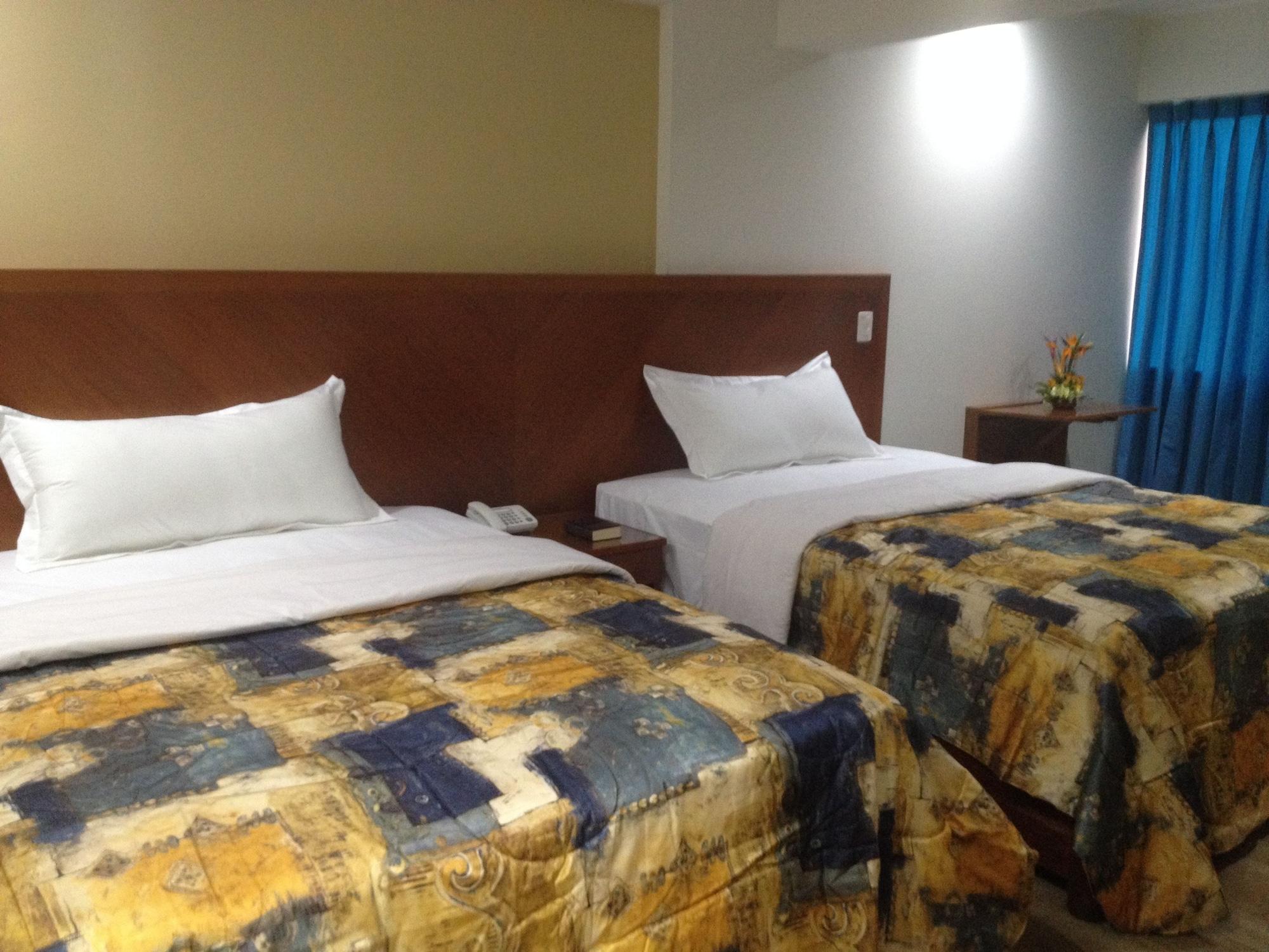Hotel Esencia Suites Лима Екстериор снимка