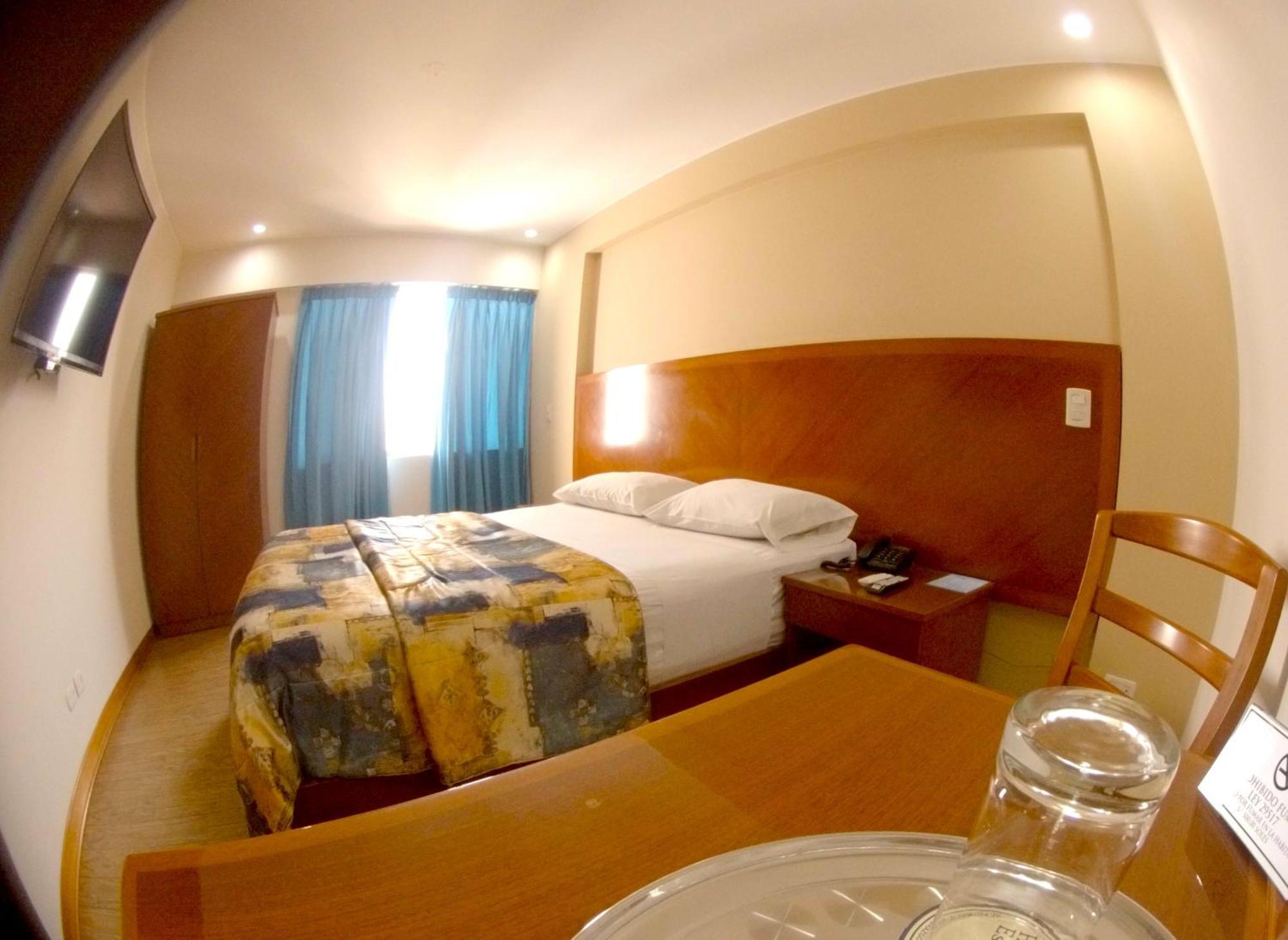 Hotel Esencia Suites Лима Екстериор снимка