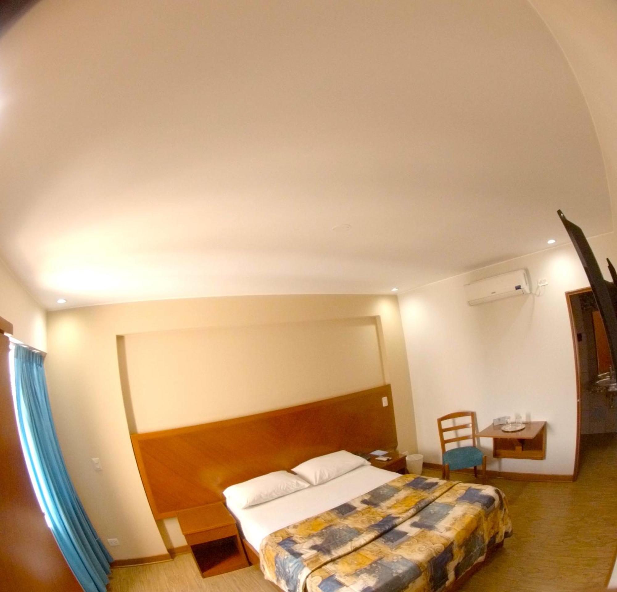 Hotel Esencia Suites Лима Екстериор снимка