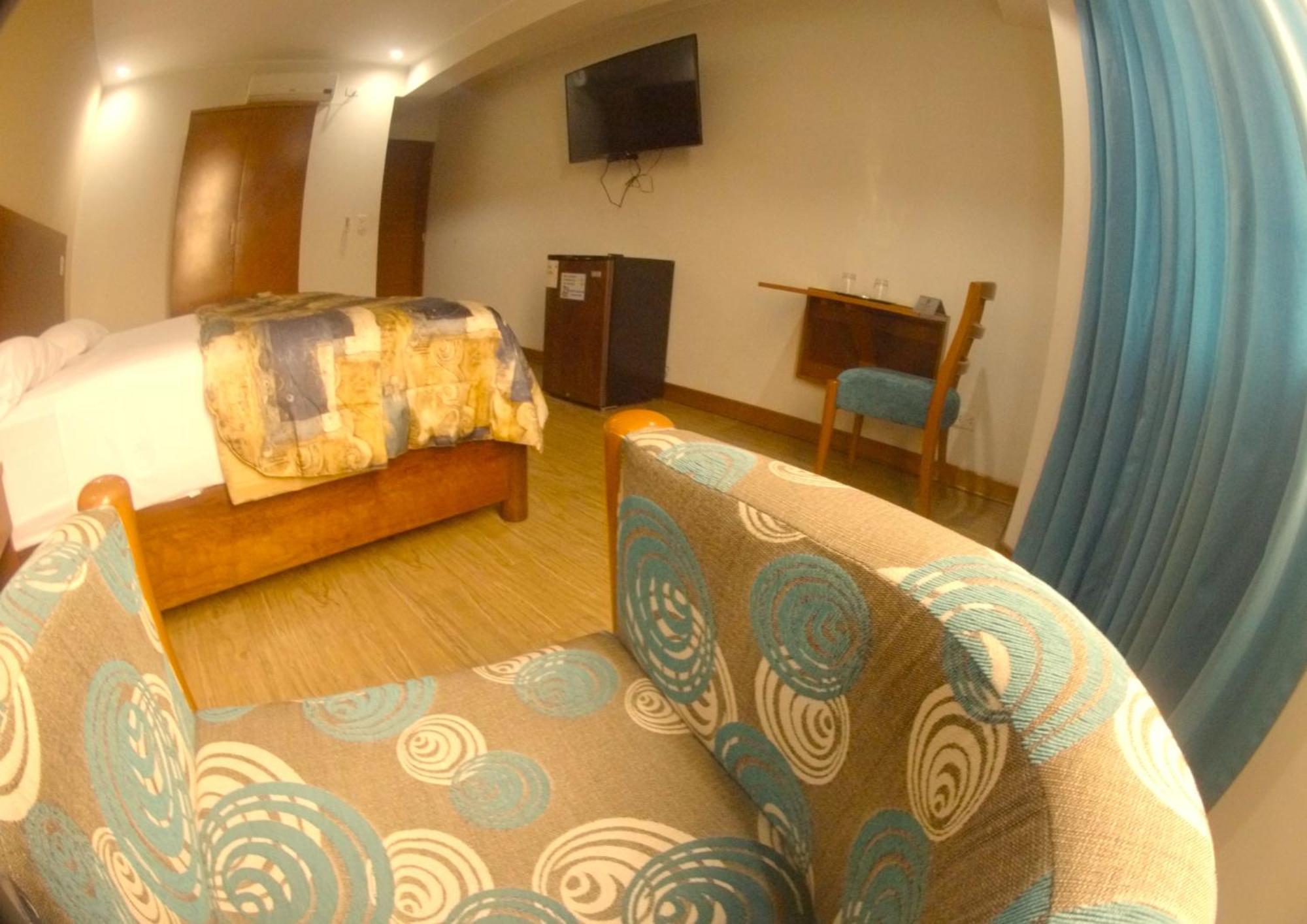 Hotel Esencia Suites Лима Екстериор снимка