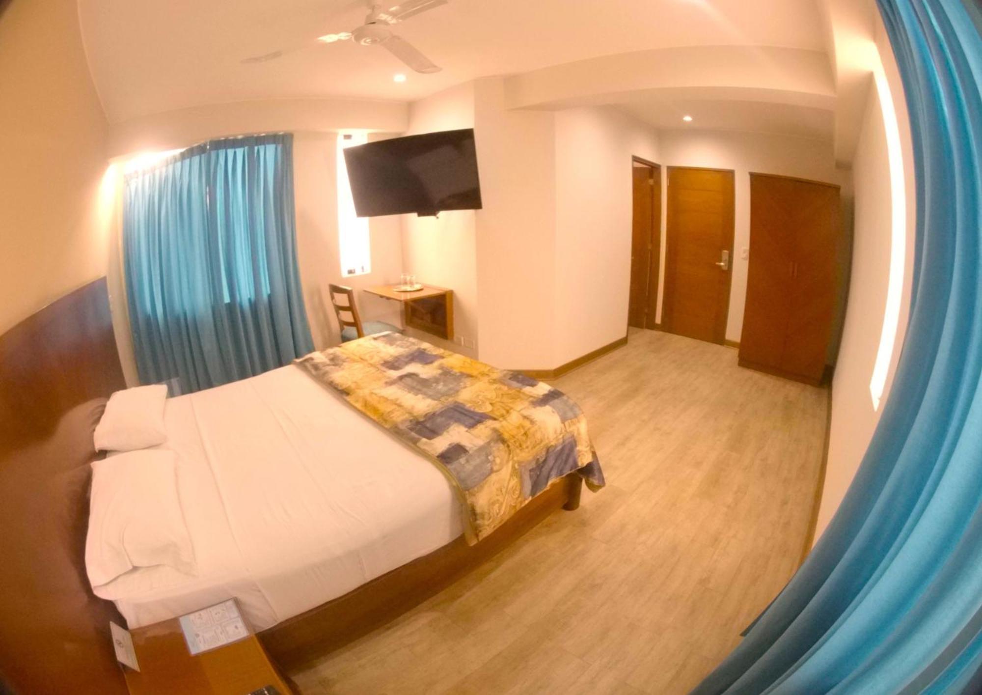 Hotel Esencia Suites Лима Екстериор снимка