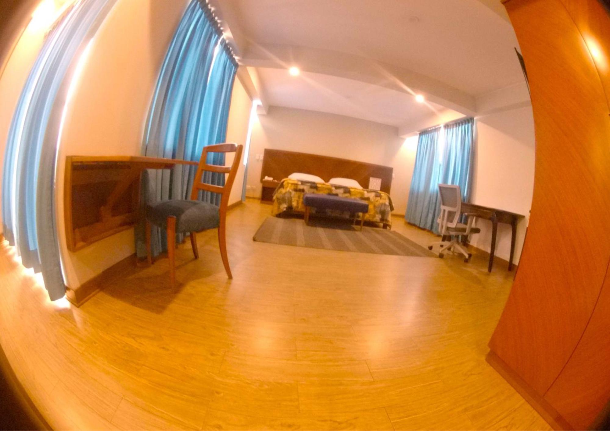 Hotel Esencia Suites Лима Екстериор снимка