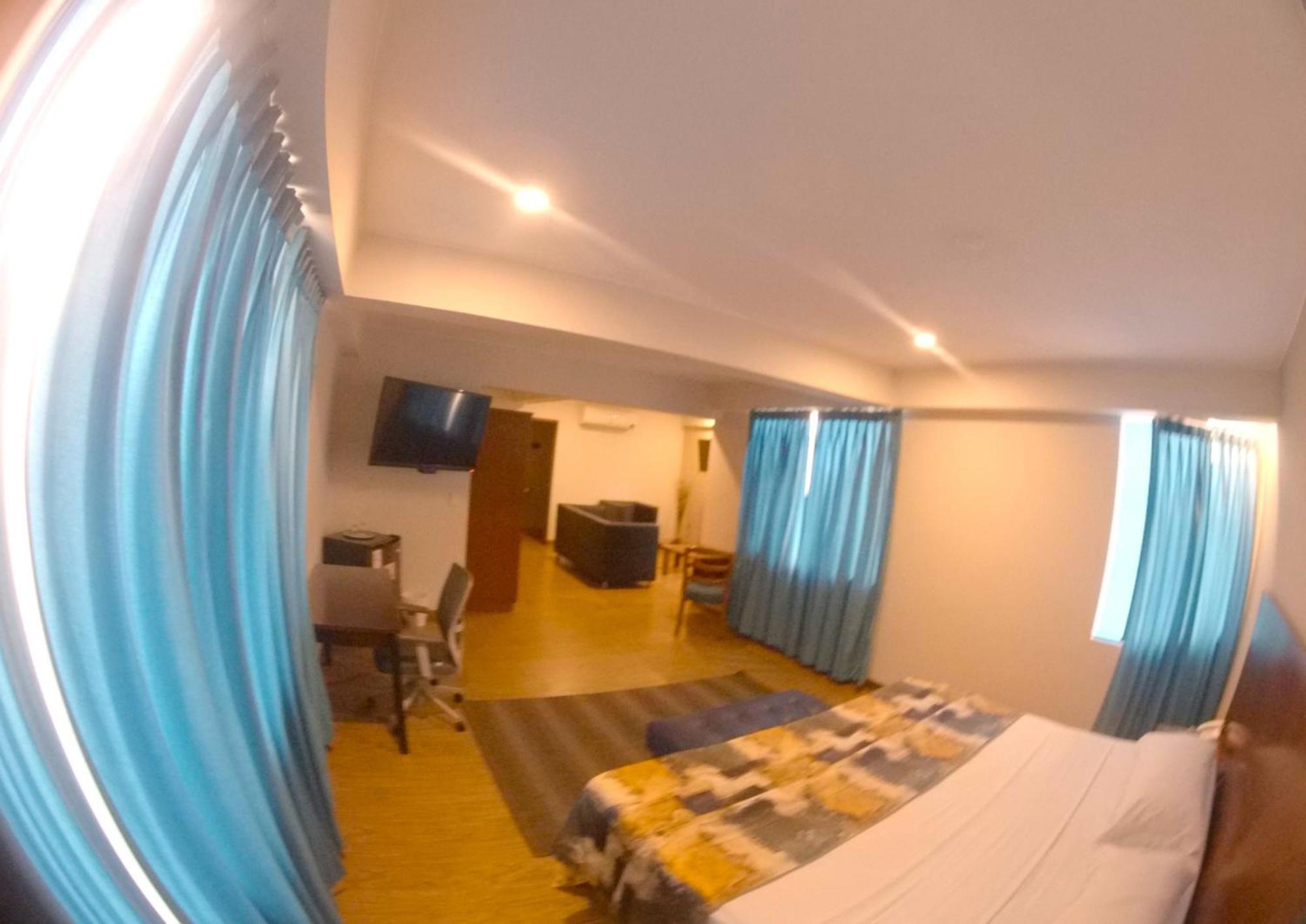 Hotel Esencia Suites Лима Екстериор снимка